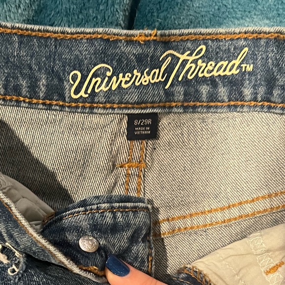 straight leg Jean - Picture 2 of 3